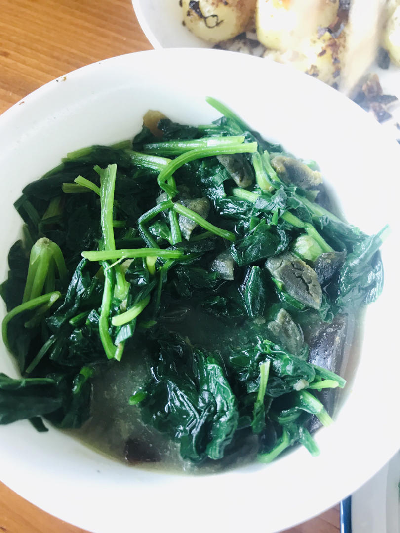 健康又美味——皮蛋汤汁浸菠菜