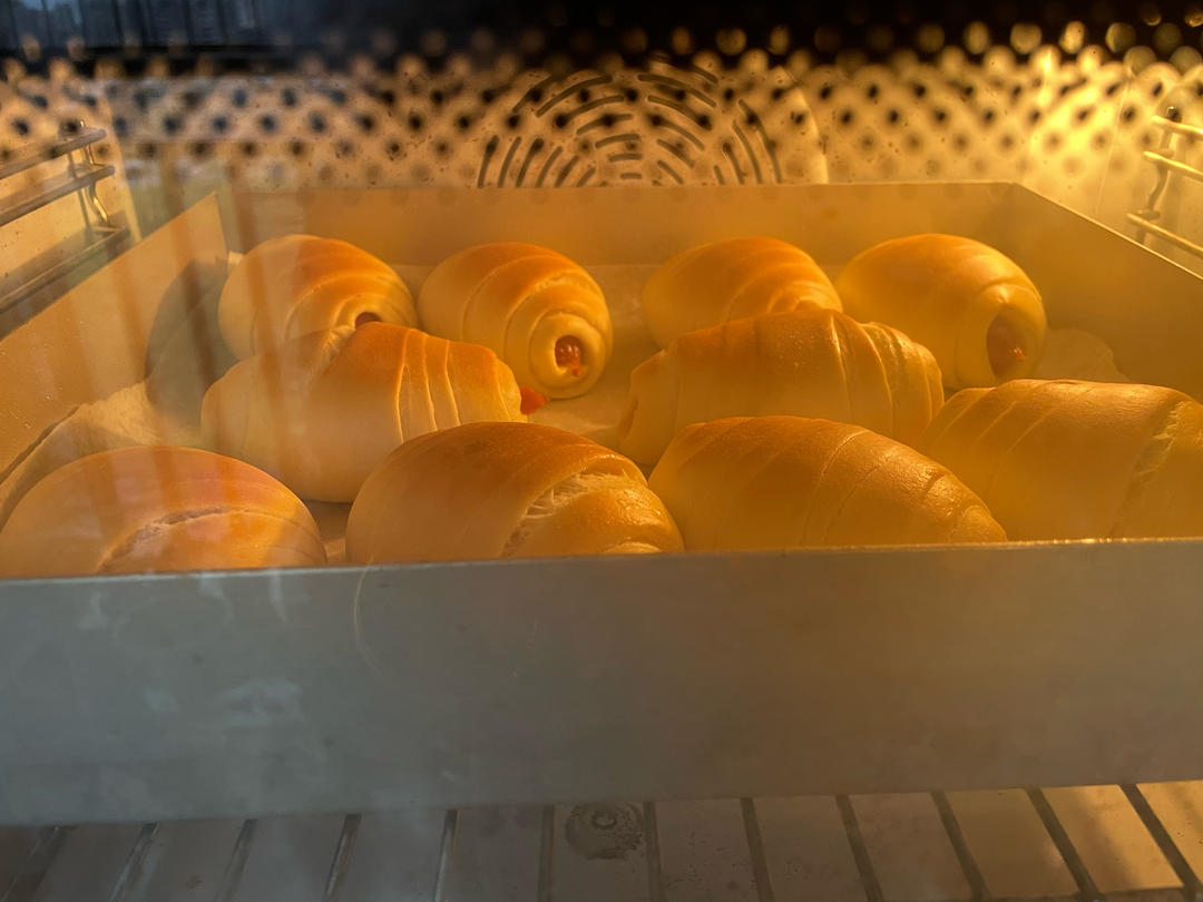 万能的、超级方便的百分百中种冷藏发酵法面包、菠萝包