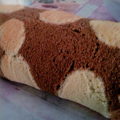 可可奶油波点蛋糕卷