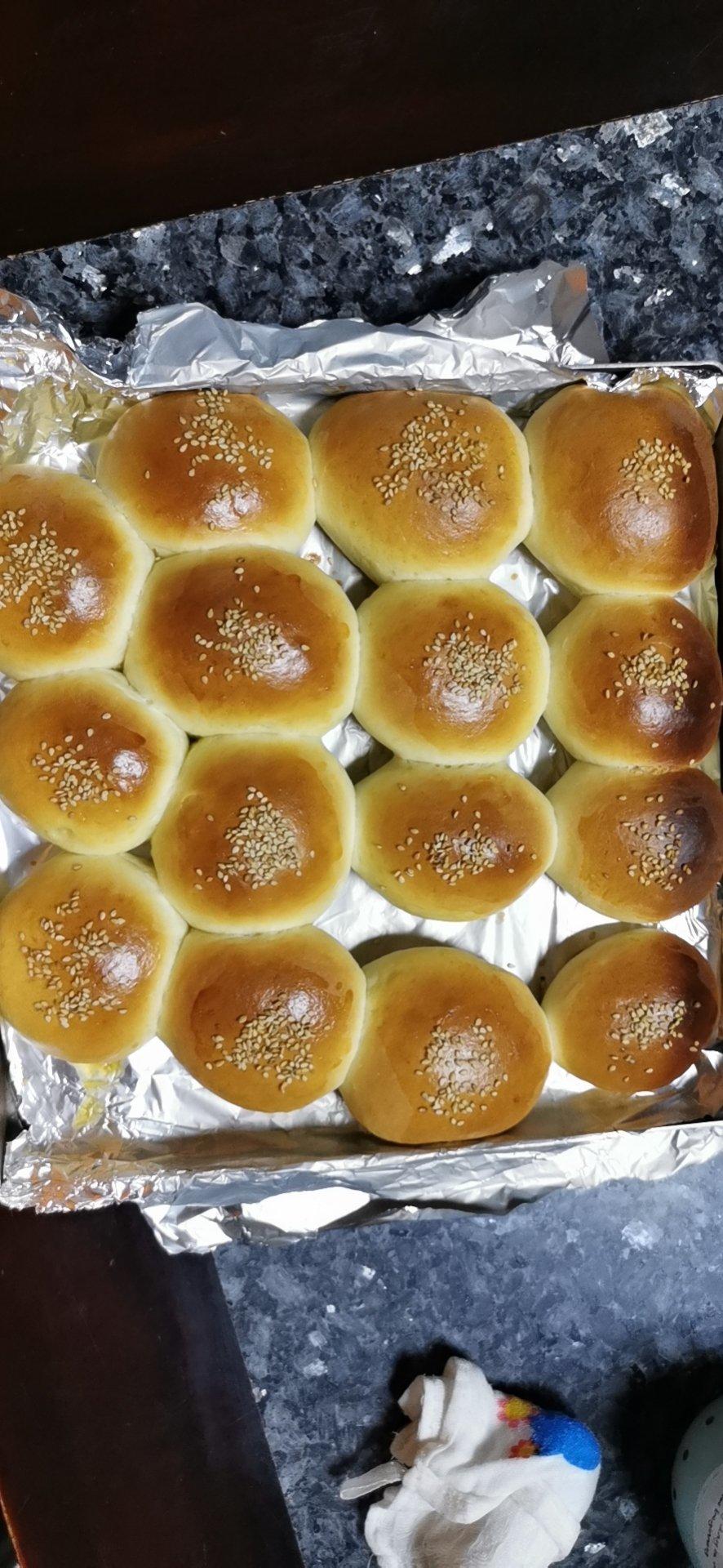 淡奶油面包   （口感超柔软，不会揉面发酵的进，小白食谱）