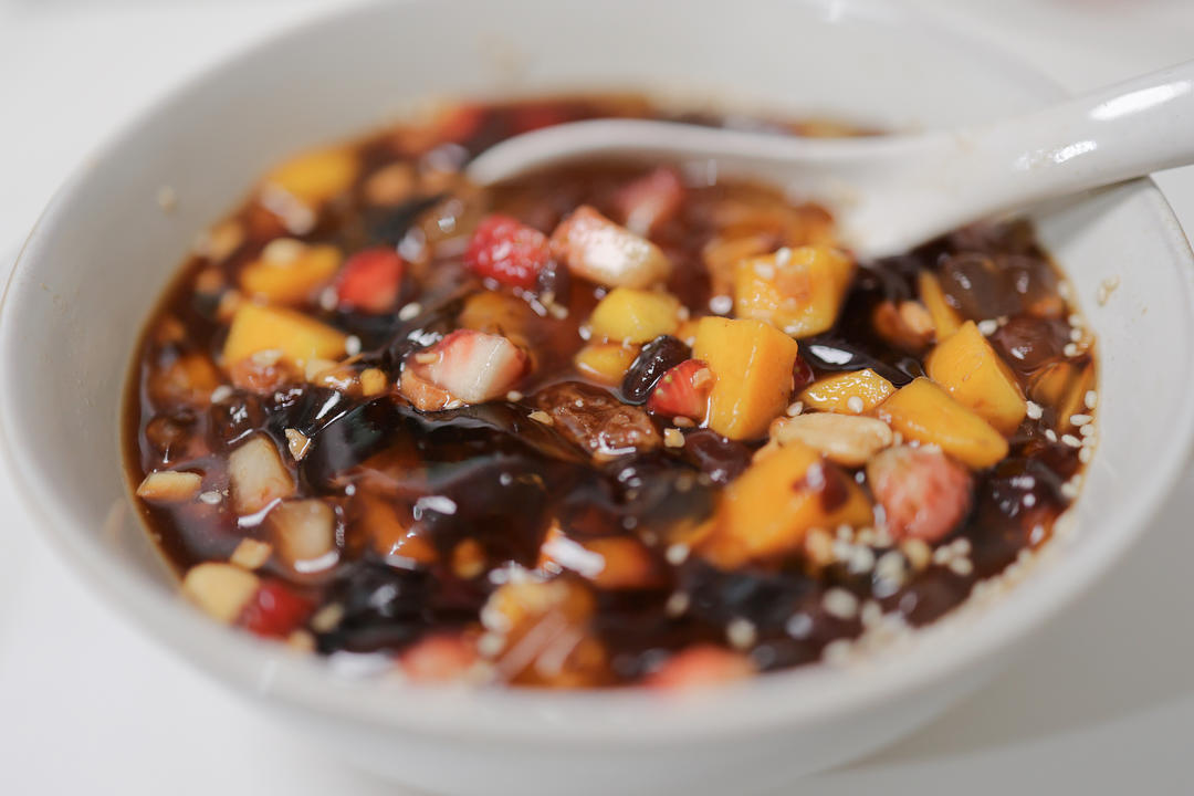 【黑糖桂花圆子冰粉】