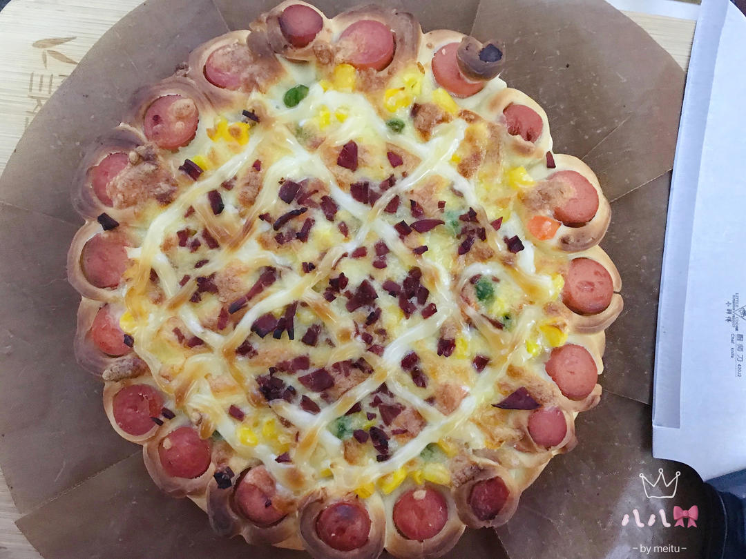 火腿肠围边披萨