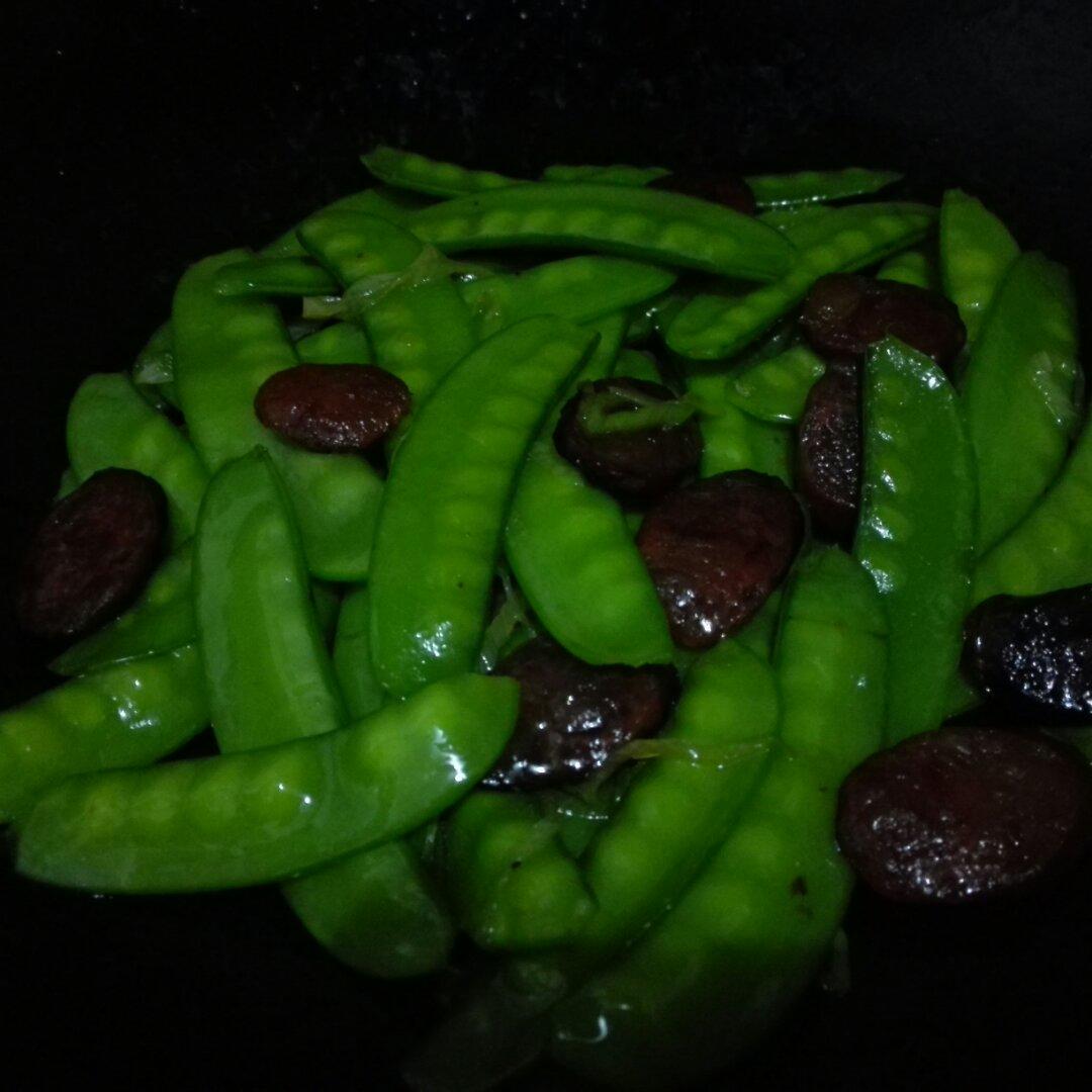 腊肠炒荷兰豆