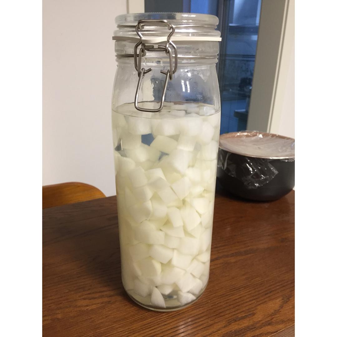 韩式炸鸡里腌萝卜的做法