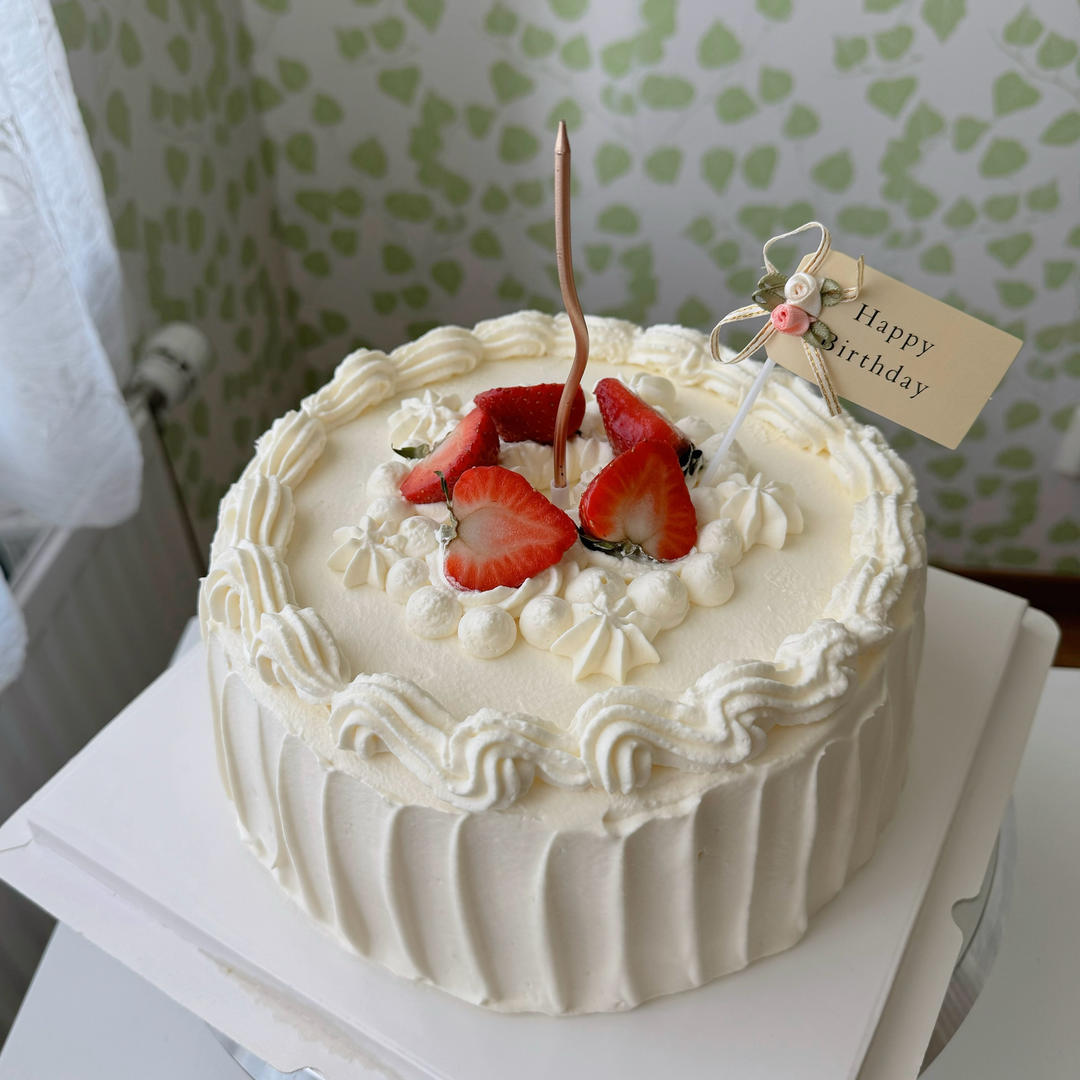 奶油草莓水果生日蛋糕（附戚风蛋糕 奶油打发教程）