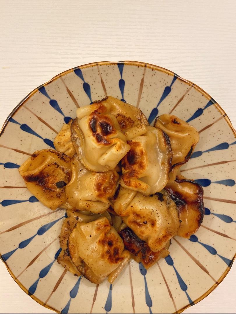 冰箱冷冻水饺做煎饺