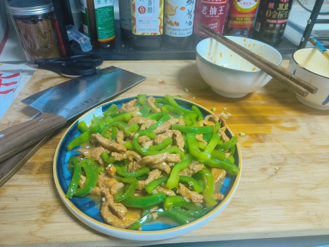 青椒肉丝，这样炒太好吃了。