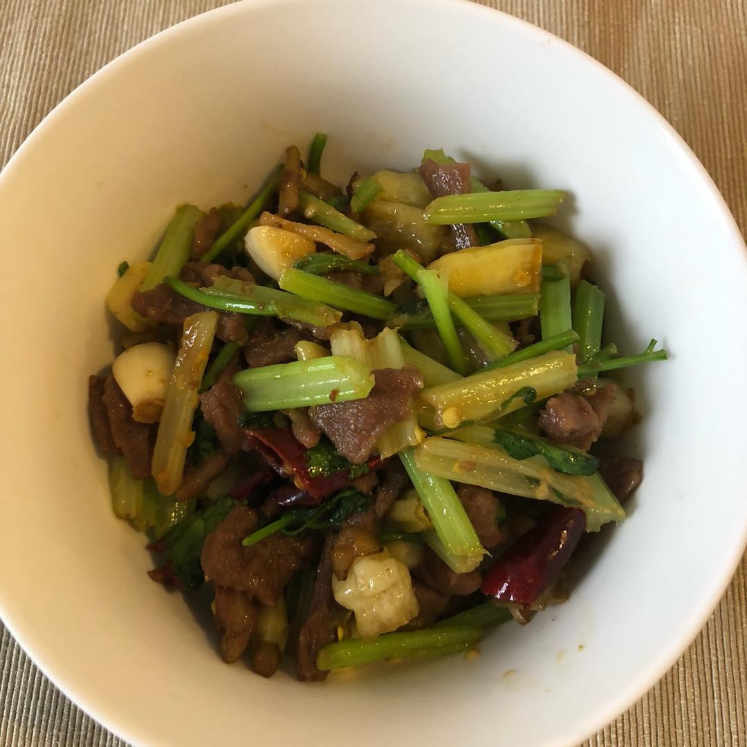 湘菜馆里的野山椒炒牛肉丝Get！
