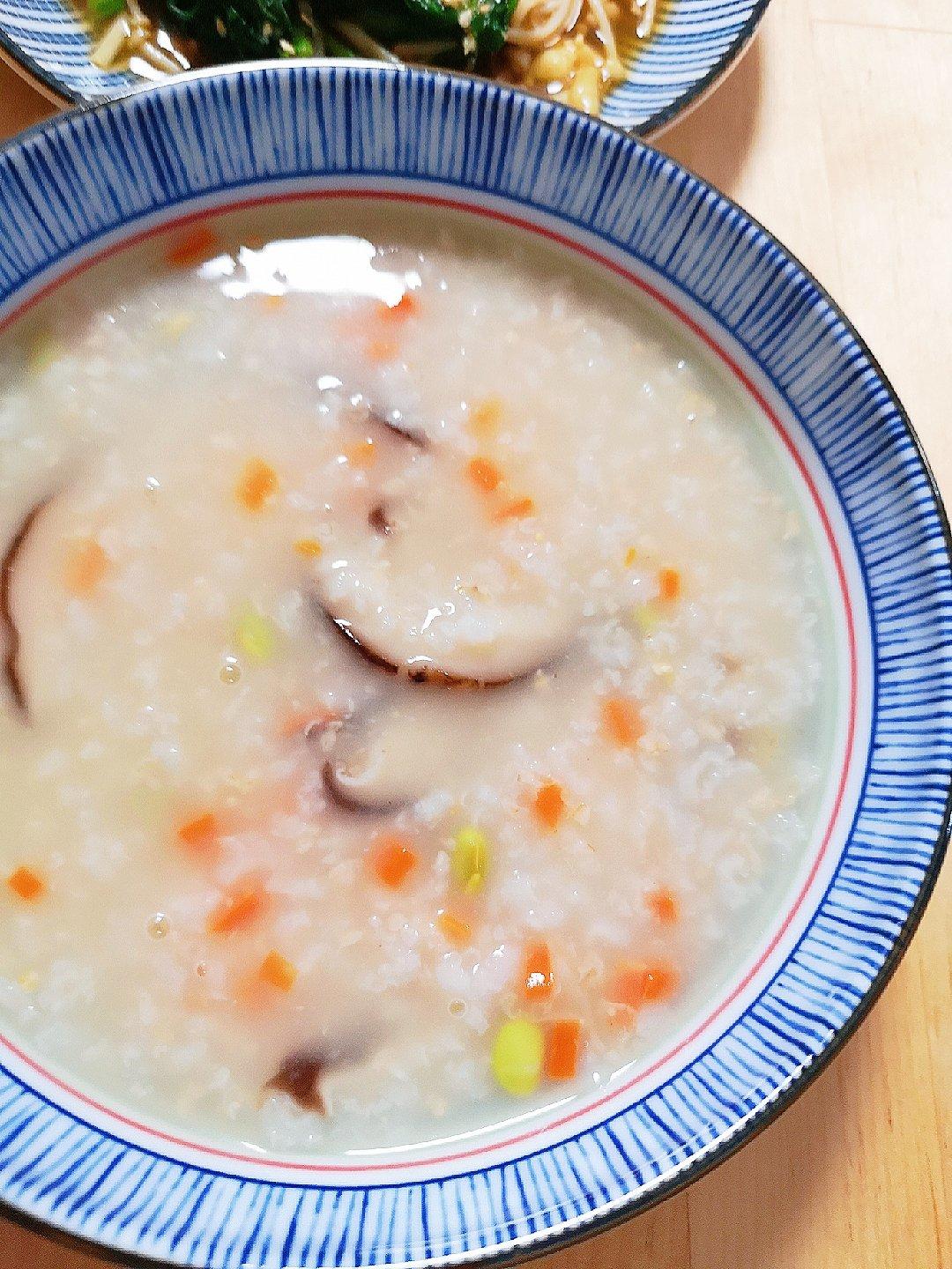 香菇鸡肉蔬菜粥