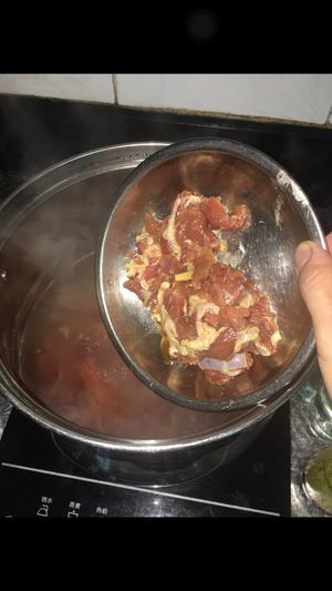 番茄土豆瘦肉汤的做法 步骤3