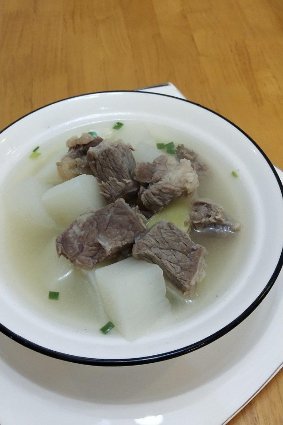 牛腩萝卜汤