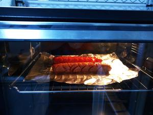 烤火腿肠的做法 步骤1