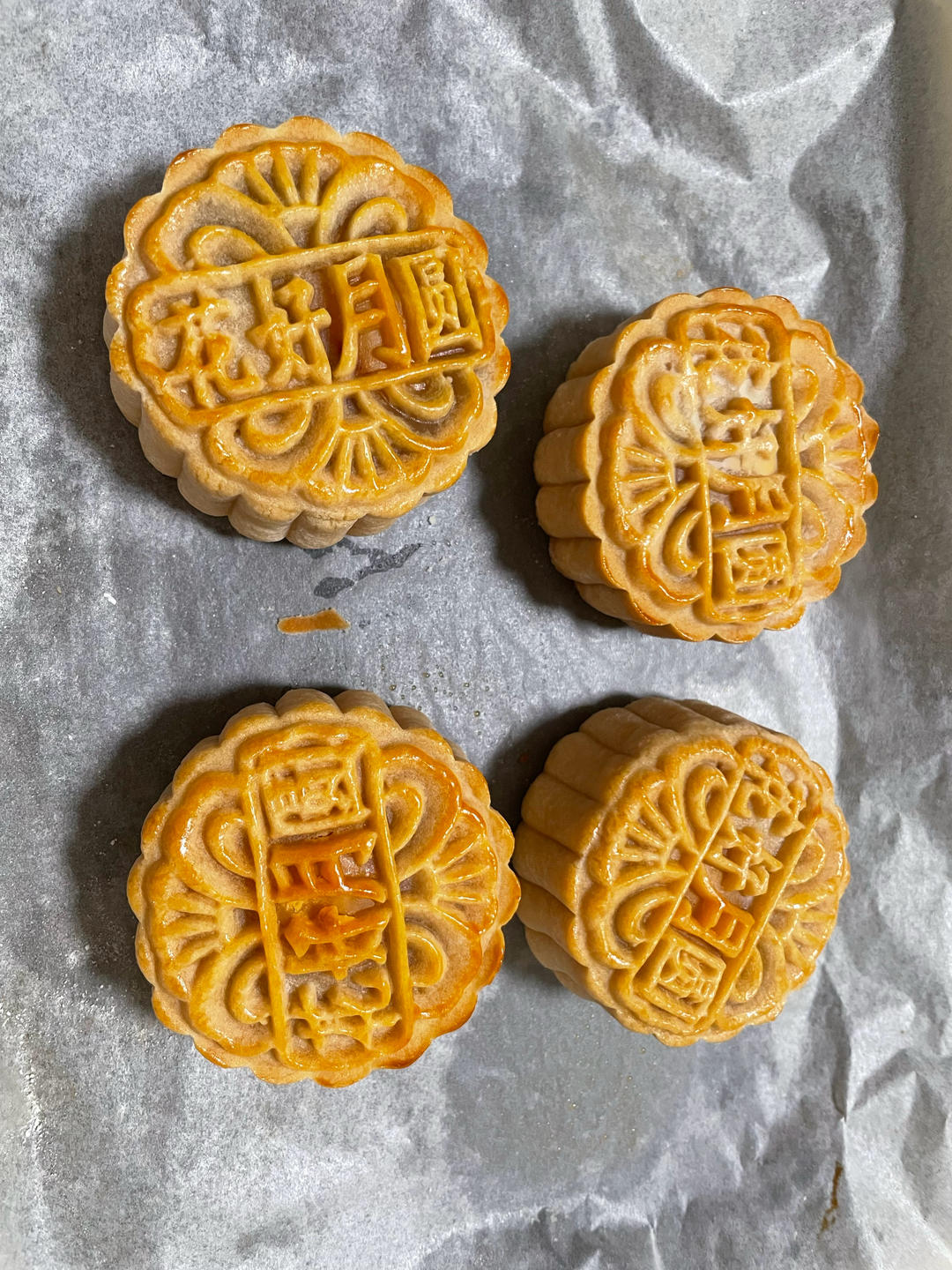 广式月饼—蛋黄莲蓉月饼