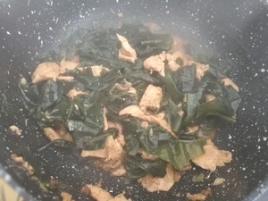 【海带鸡肉酱汤】日韩改良 冬日暖汤的做法 步骤4