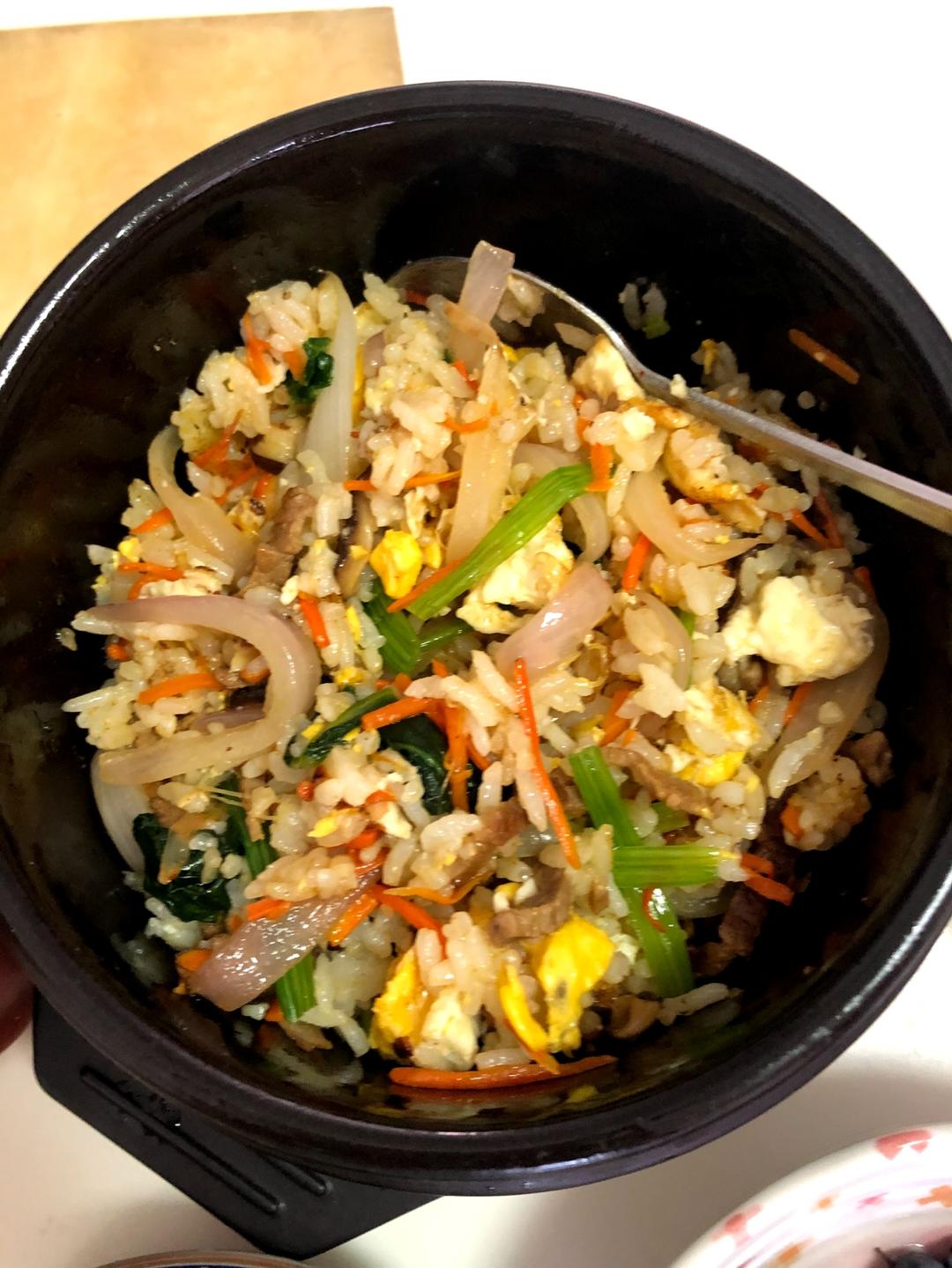牛肉石锅拌饭