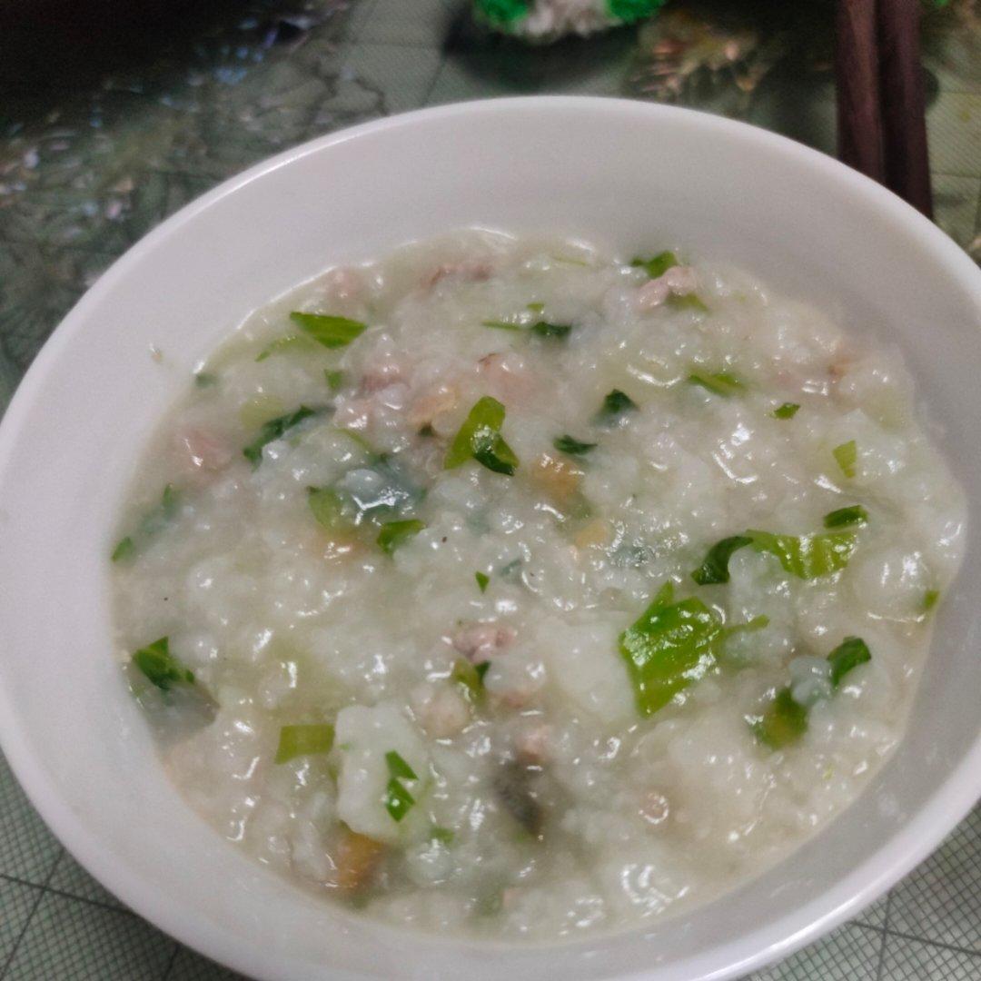 妈妈👩教我做的皮蛋瘦肉粥🥣简单快捷美味😋