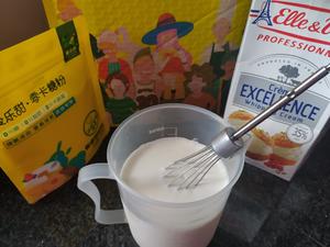 [夏日甜品]无蛋黄无冰渣的牛奶奥利奥奶油冰淇淋（量米杯/蛋糕杯版）的做法 步骤2