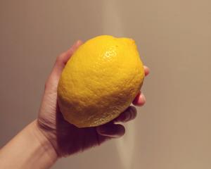 ☀自制蜂蜜柠檬 🍋            🍸清爽一夏的做法 步骤1