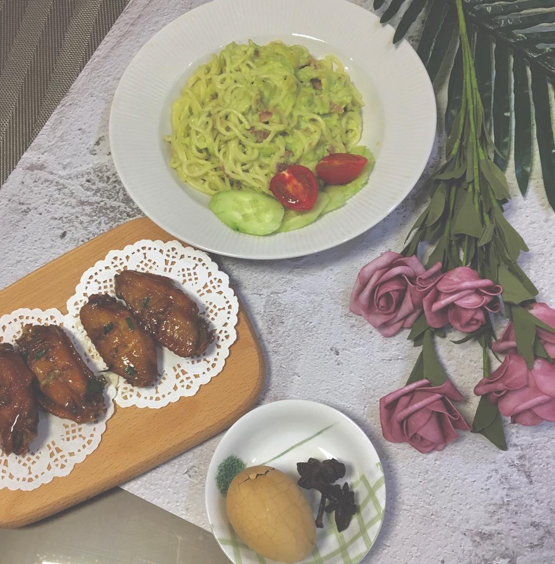 小清新牛油果火腿意面