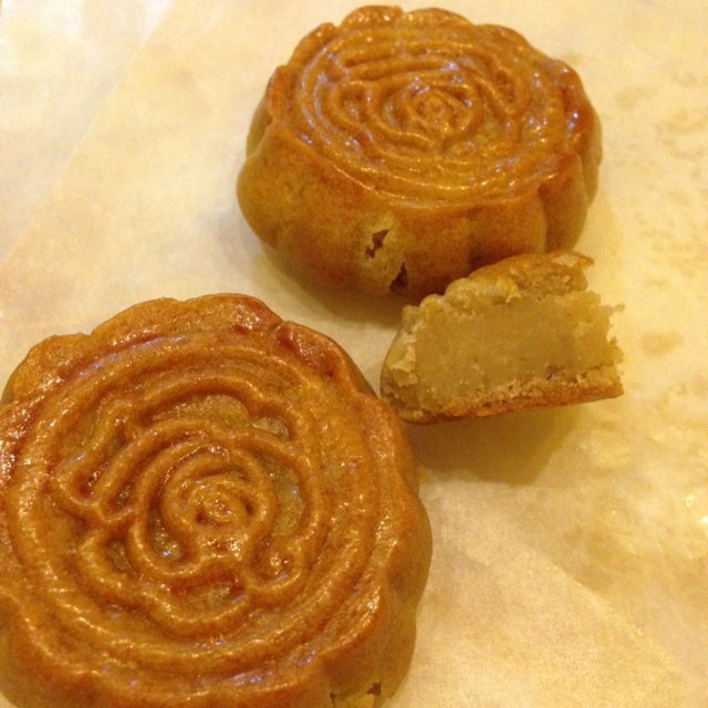 广式月饼——蛋黄莲蓉月饼