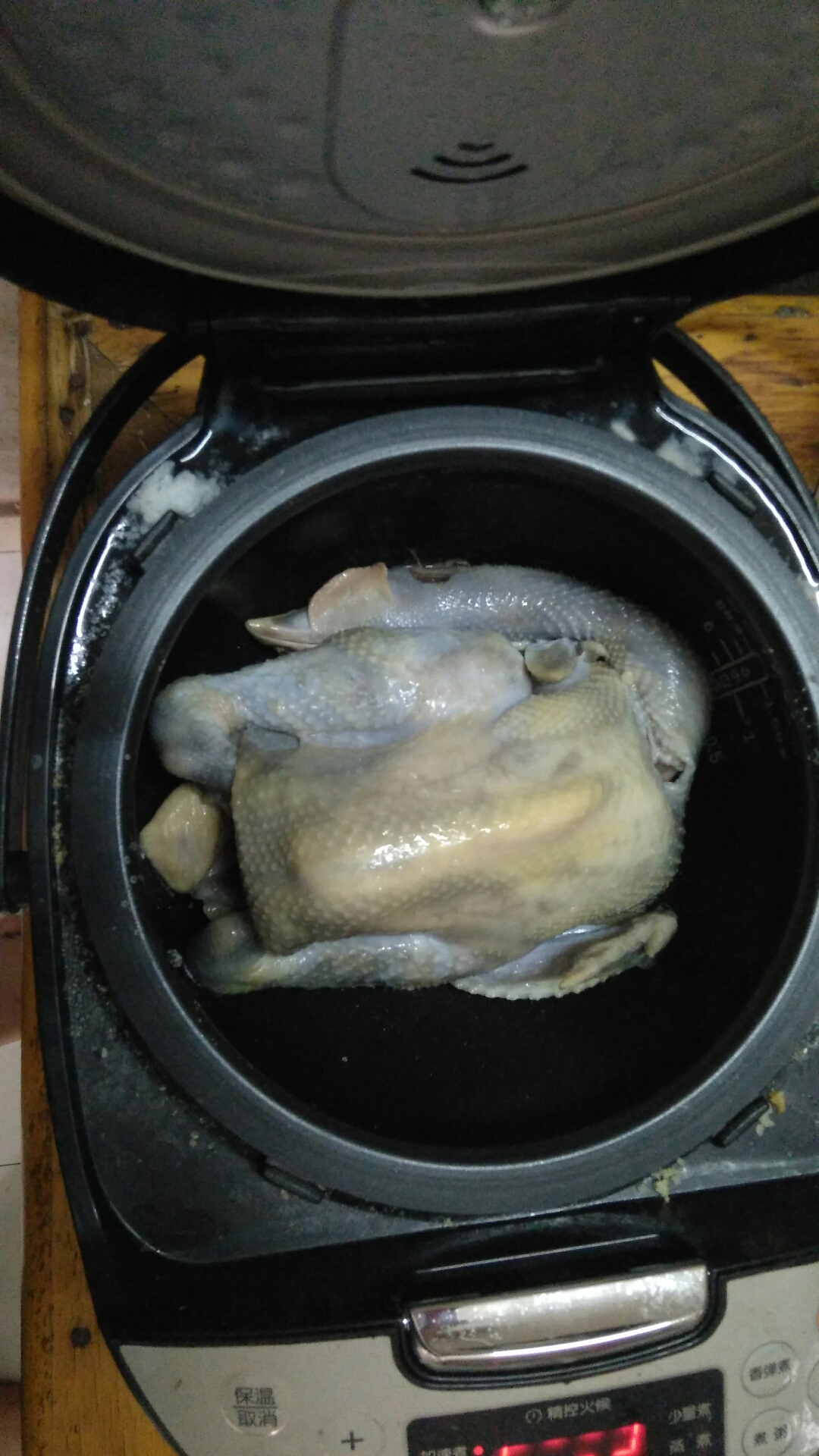 电饭煲盐焗鸡的做法 步骤6