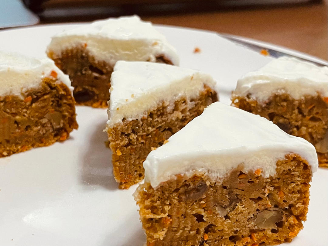 【经典胡萝卜蛋糕】 不需打发的简单快手蛋糕，胡萝卜的华丽变身 绝妙的消耗胡萝卜方法