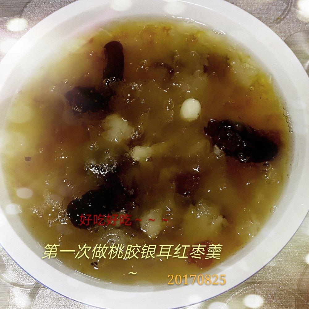 桃胶银耳红枣羹