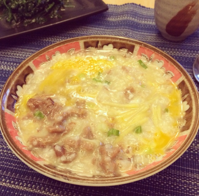 窝蛋生滚牛肉粥