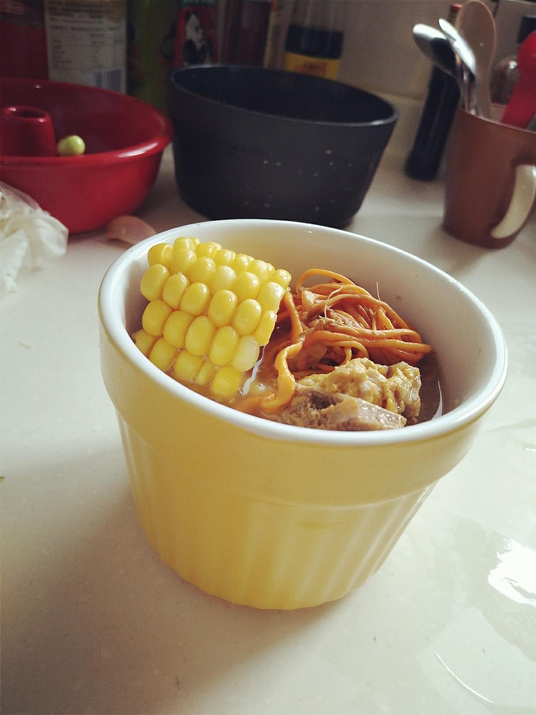 虫草花玉米炖排骨的做法