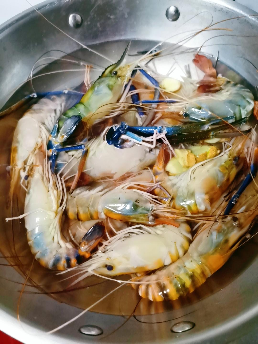 带着膏的罗氏虾，白灼最好吃