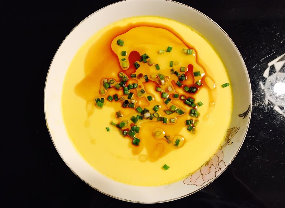 平滑如镜的蛋羹