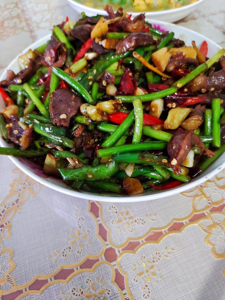 蒜苗炒鸭胗