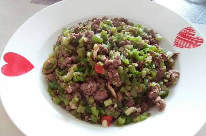 芹菜牛肉末「下饭神器」