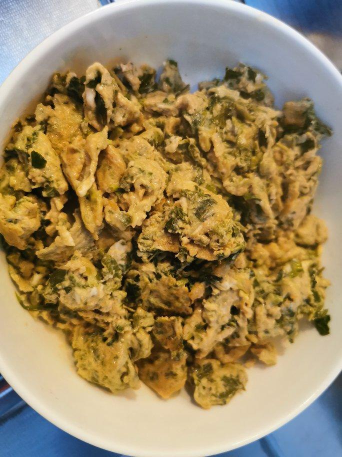 春天野菜香菜谱，七头一脑之一：香椿头炒鸡蛋