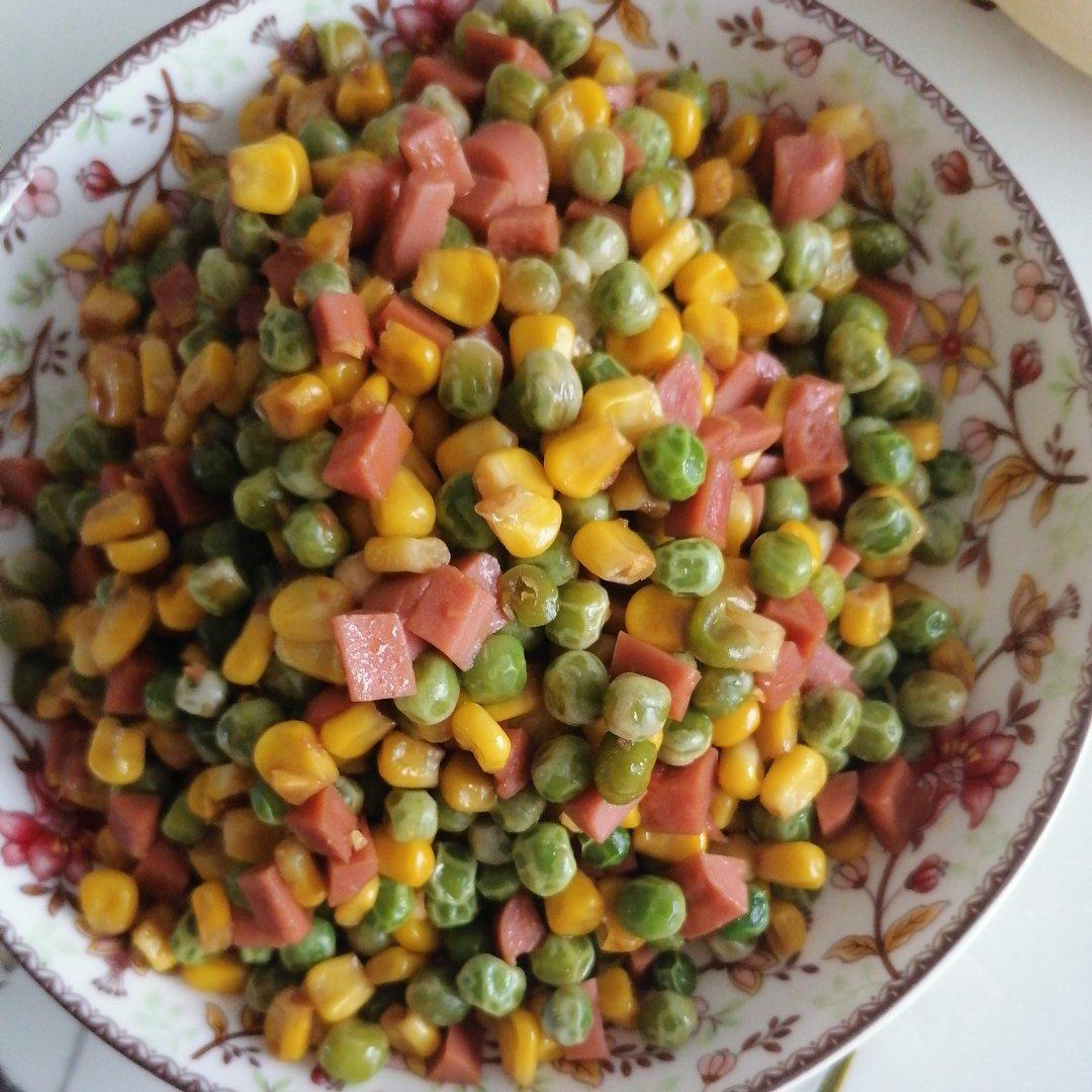 炒四丁（肉丁、豌豆、胡萝卜丁、玉米粒）