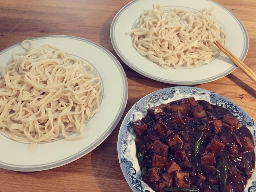 【小高姐】手擀肉臊面  手工做出口感劲道的擀面条