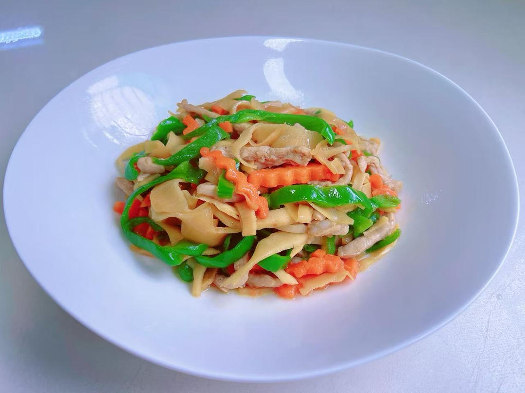 蒜苗笋丝炒肉丝
