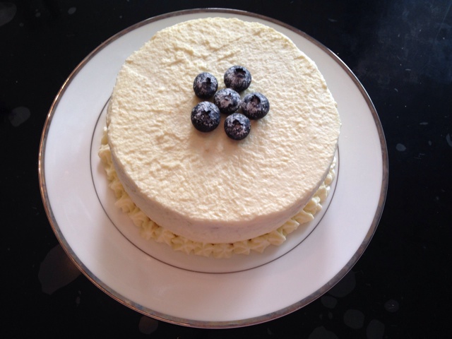 做过 奶油水果装饰蛋糕 前几天自己生日送给自己的蛋糕,简单