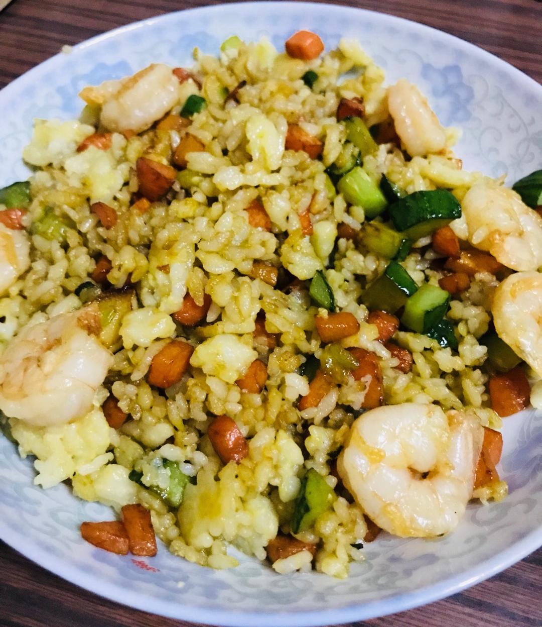 做万道菜做的黄金虾仁炒饭