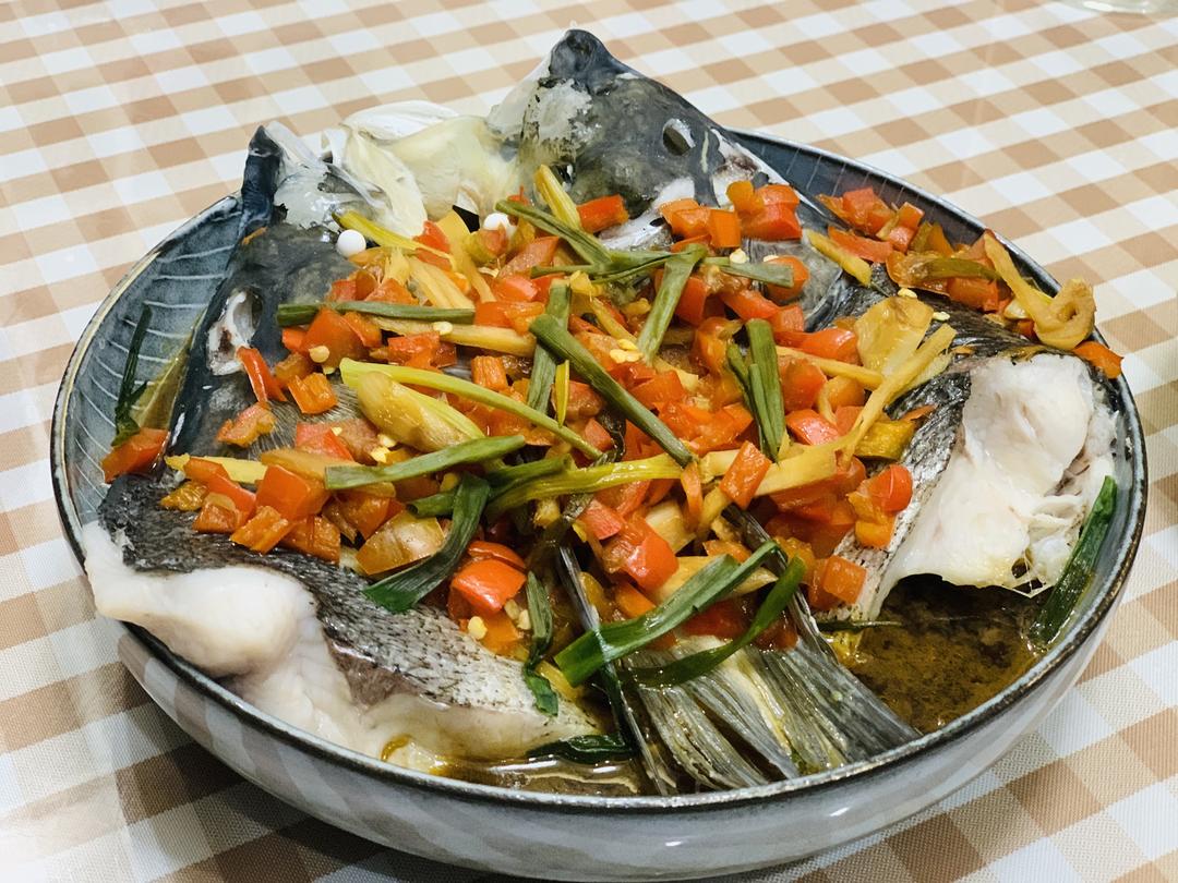 小美家常菜第四十二道——剁椒鱼头的做法