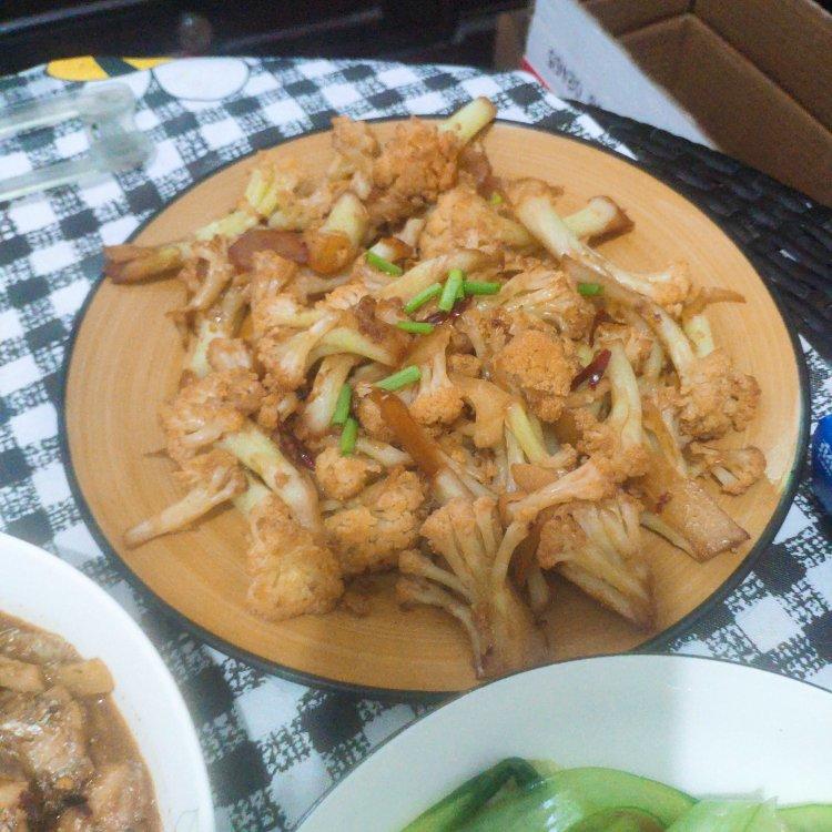 每次下馆子必点的脆脆的干锅花菜🙋