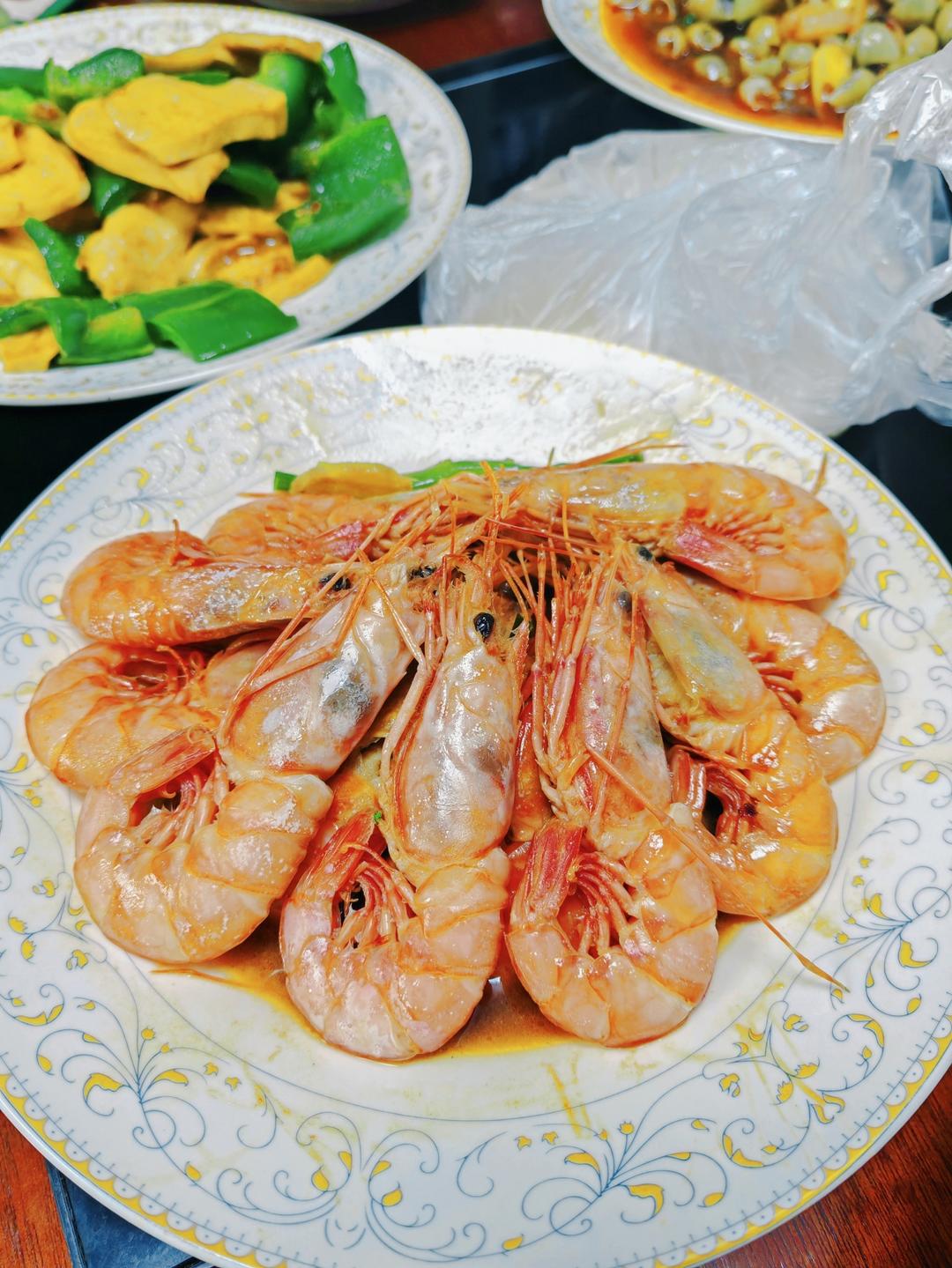 年夜菜｜香辣金针菇大虾 鸿运当头