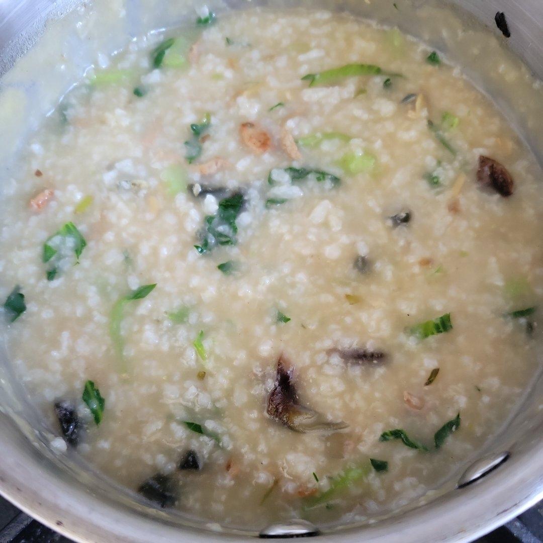 妈妈👩教我做的皮蛋瘦肉粥🥣简单快捷美味😋