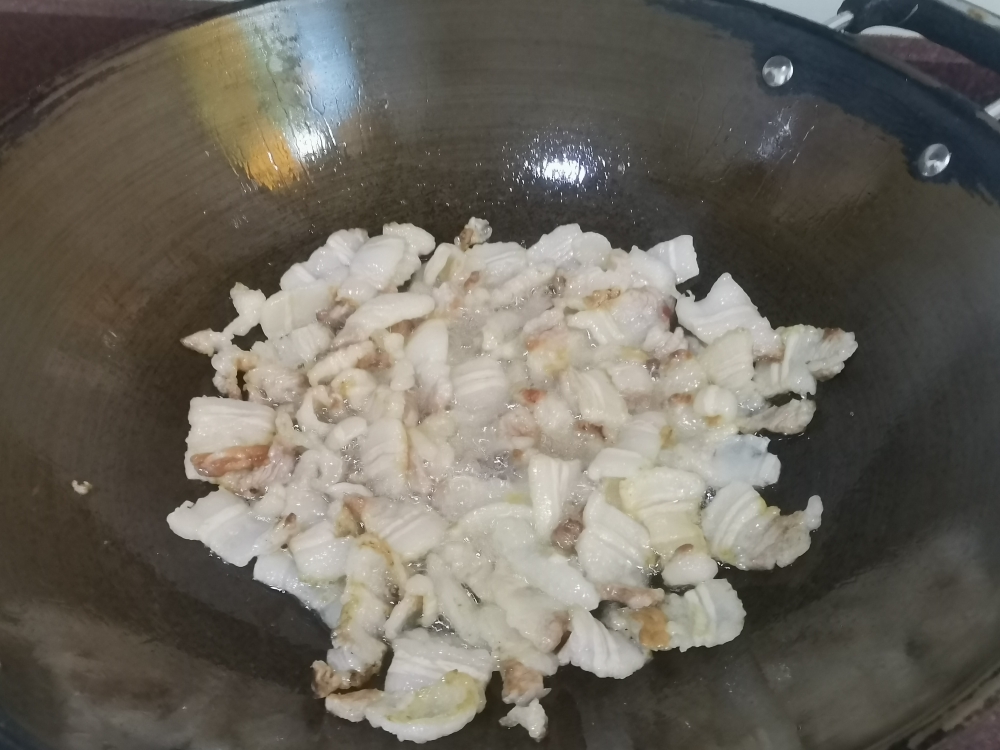 海鲜菇炒肉～下饭神器的做法 步骤3