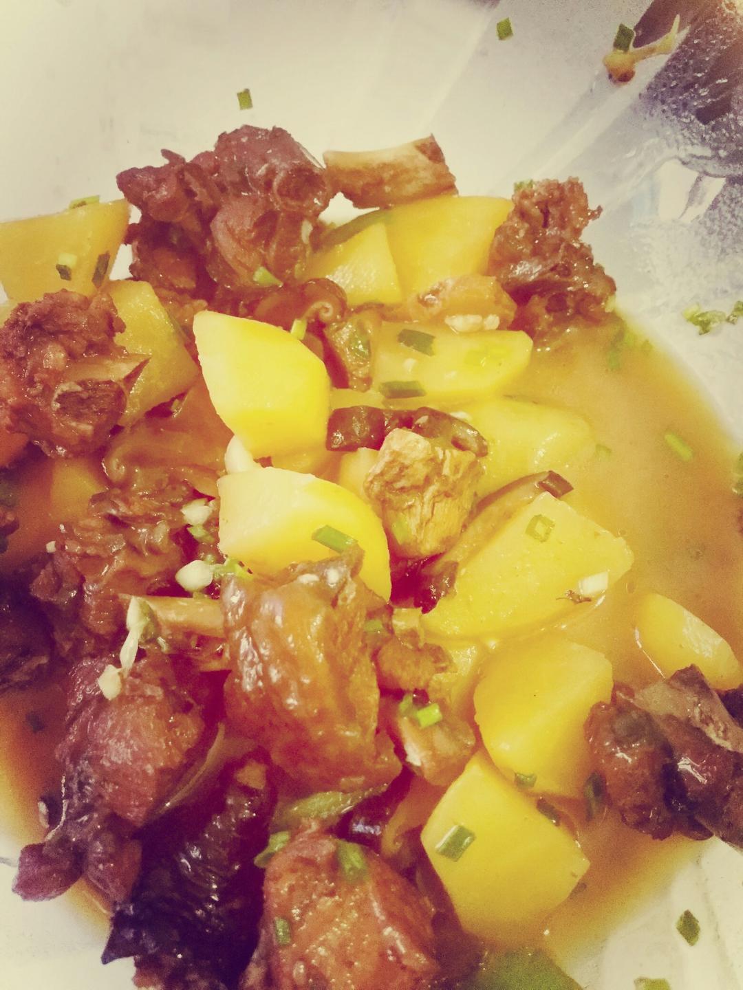 【黄焖鸡米饭】