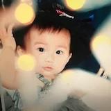 吃西瓜的小小孩