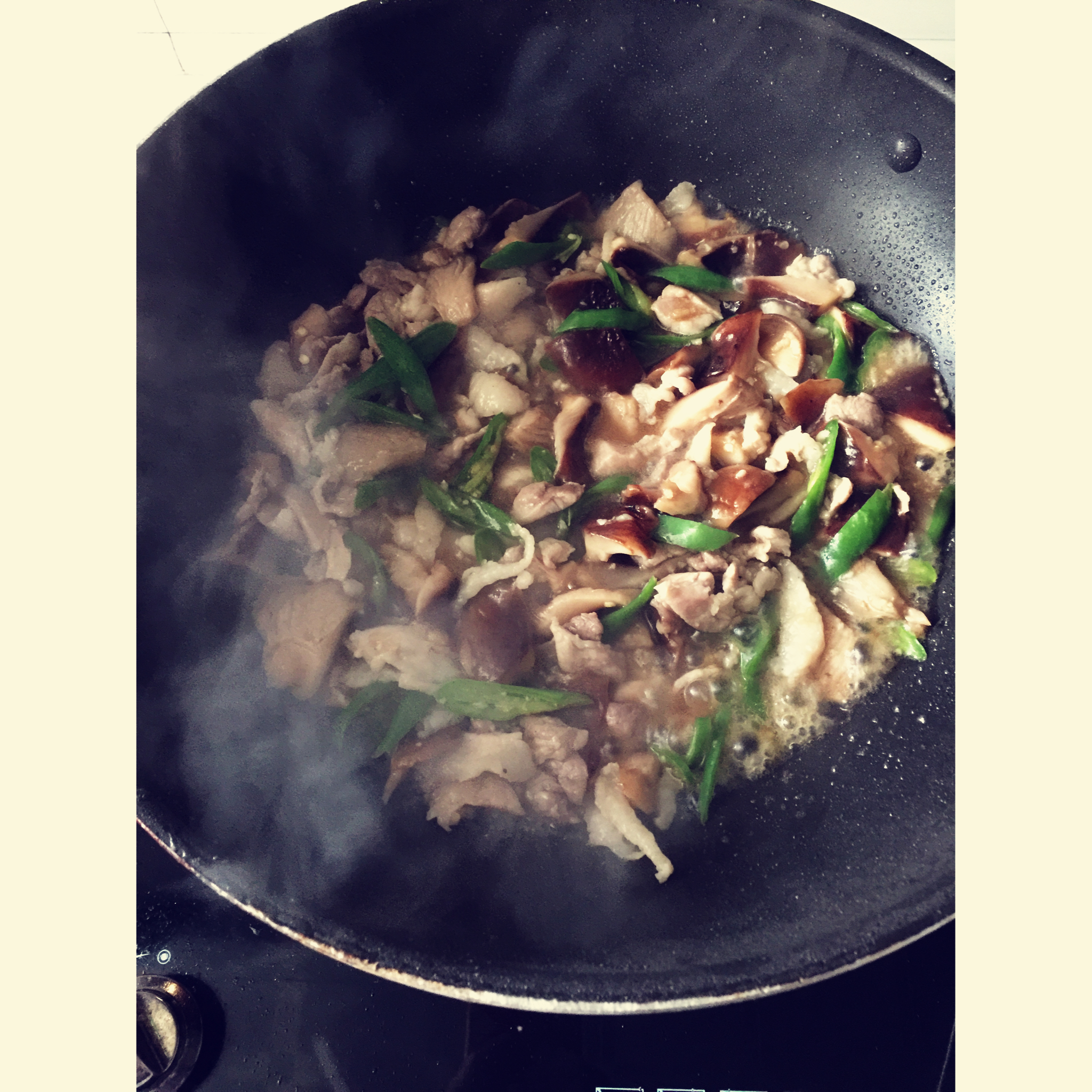 香菇炒肉，超级下饭哦