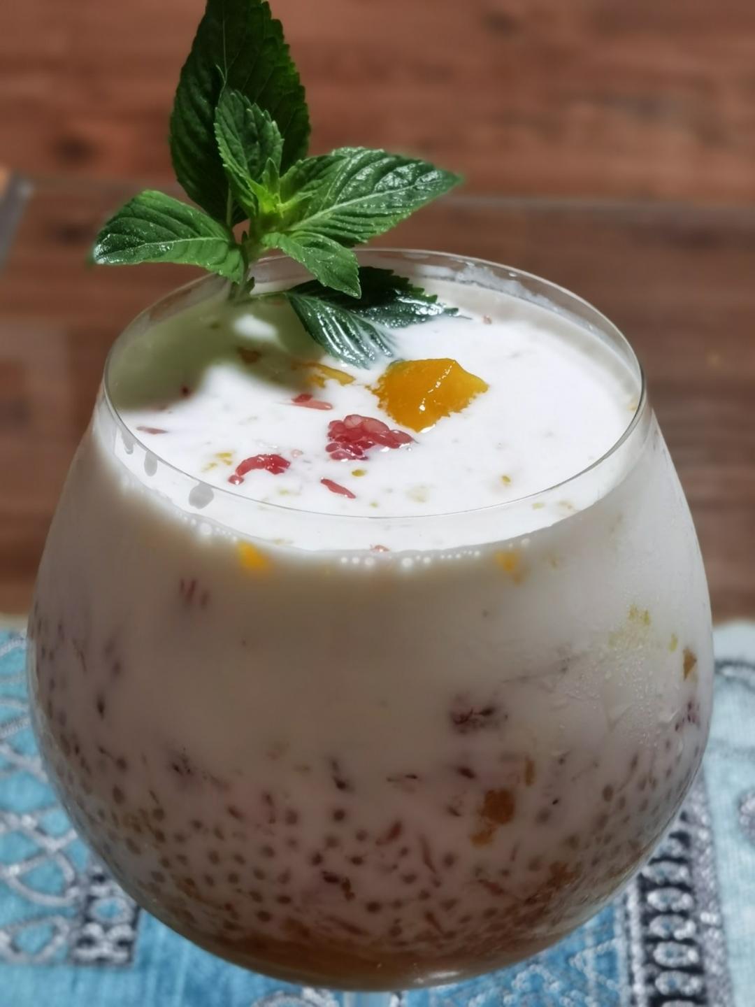 港式甜品——杨枝甘露(芒果西米露)附芒果花切法