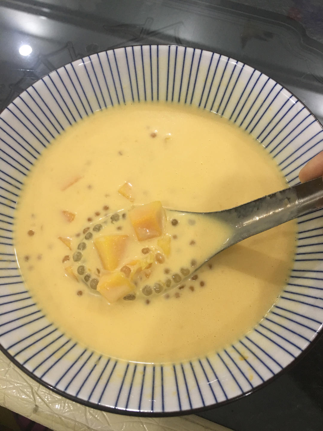 椰汁芒果西米露，香甜可口！
