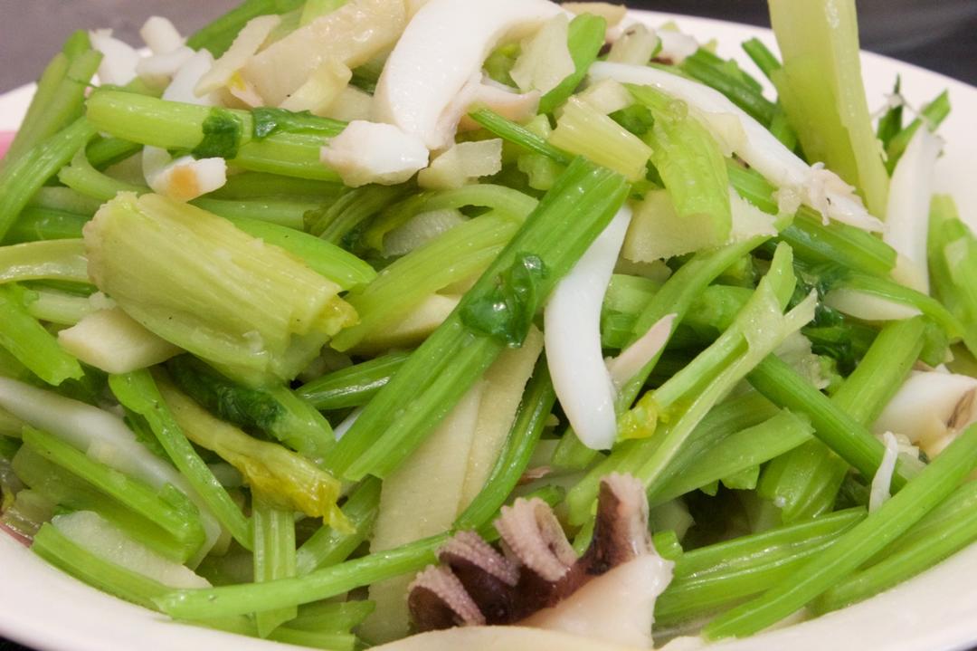 西芹炒鱿鱼